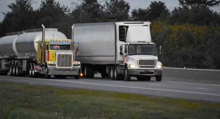 Wały napędowe do samochodów ciężarowych: kluczowe cechy i zastosowania